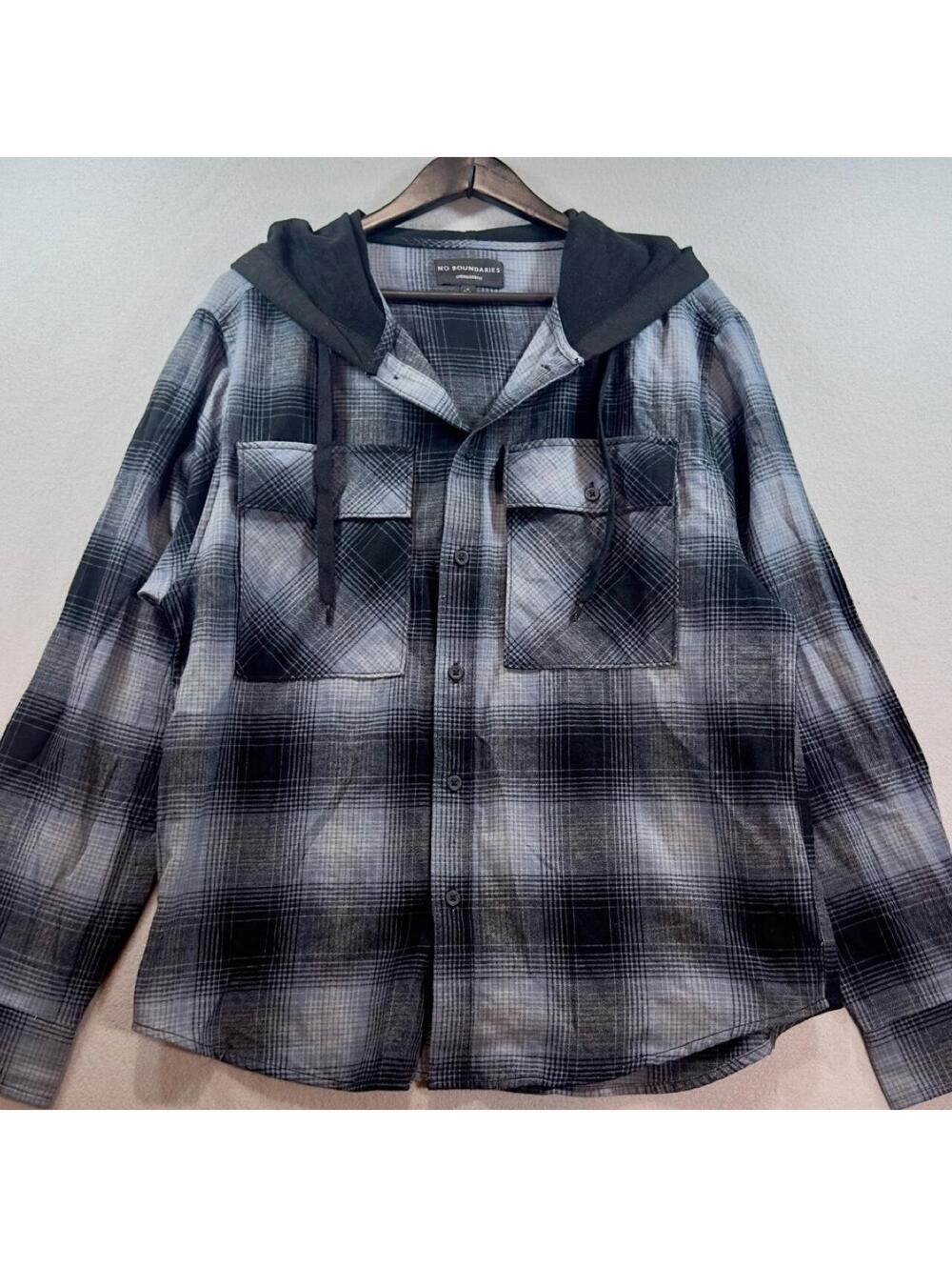 No Boundaries Oversized Plaid Hooded Flannel – Size M